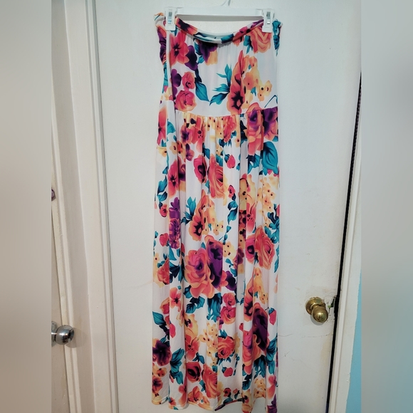 ❤️❤️HOST PICK❤️❤️ Nwot Strapless floral maxi size xl - Picture 6 of 10